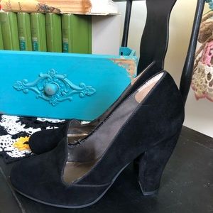 Gorgeous pair of black suede 40s inspired shoes
